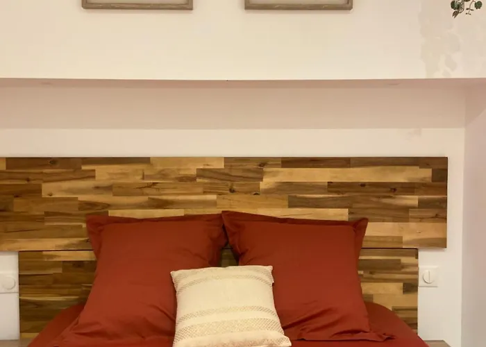 Les Appartements Du Vieux Poussan